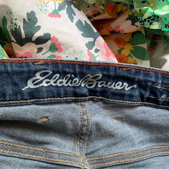 Eddie Bauer women’s size petite 16 slightly curvy boot cut medium wash jeans - Picture 8 of 15